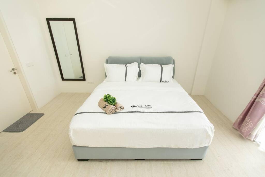 Pangsapuri 5 Stars Slightly Seaview By The Sea 6pax
