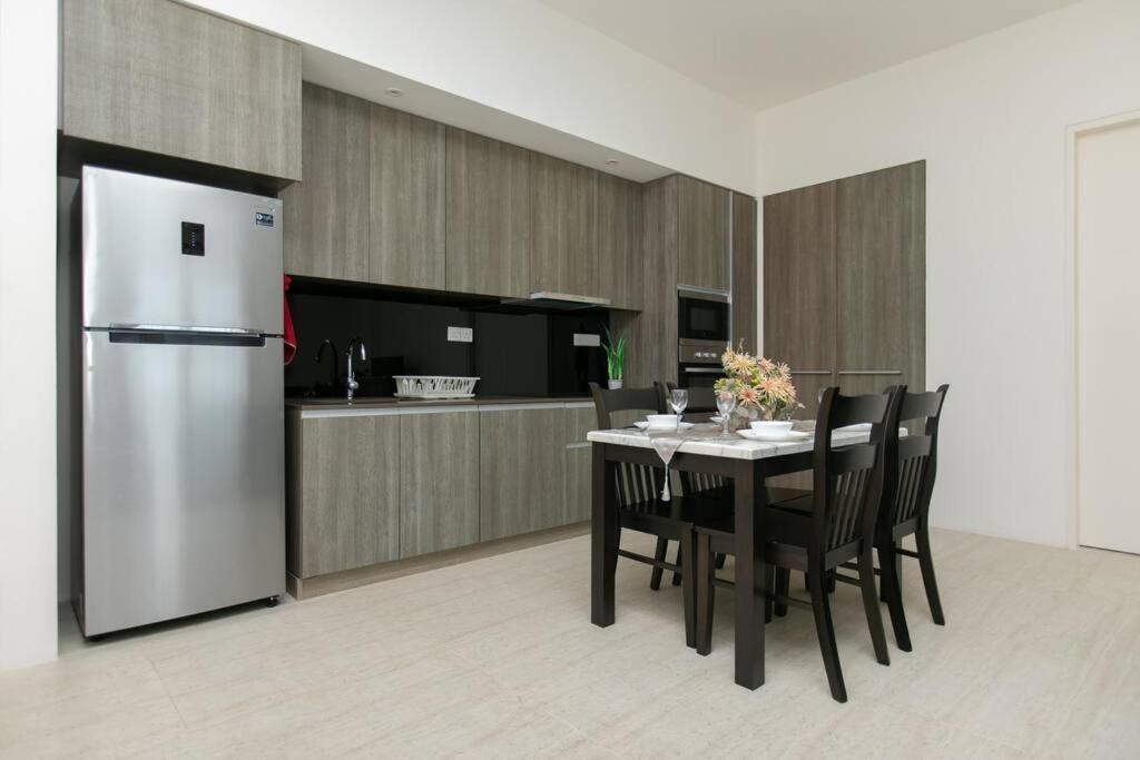 5 Stars Slightly Seaview By The Sea 6pax Apartment *