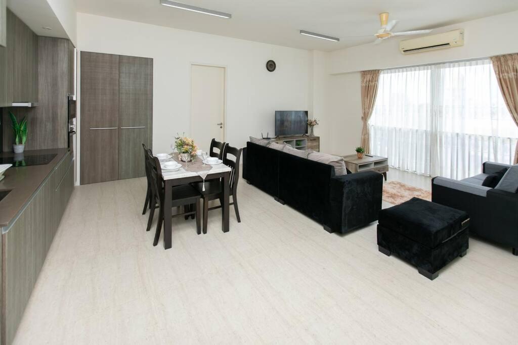 5 Stars Slightly Seaview By The Sea 6pax Apartment *